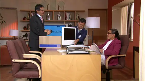 Lety llega a su nuevo despacho Lety llega a su nuevo despacho