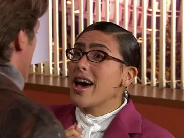 Frame 5.821 de: Lety le agradece a Aldo el regalo Frame 5.821 de: Lety le agradece a Aldo el regalo