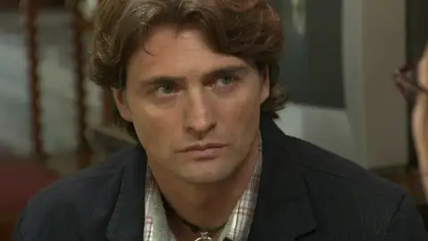Frame 131.750518 de: Aldo lucha por el amor de Lety Frame 131.750518 de: Aldo lucha por el amor de Lety