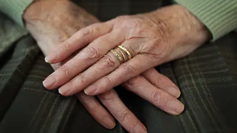 Las manos de una anciana Las manos de una anciana