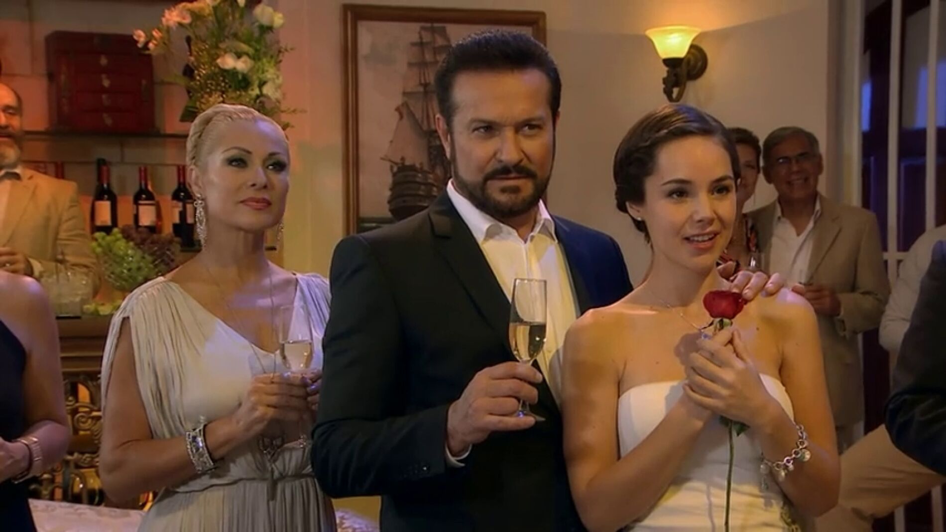 Frame 39.884899 de: El amor de Paulina y Adrian, &iquest;un amor imposible?