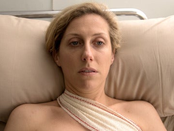 Rita despierta de la operación arropada de sus seres queridos Rita despierta de la operación arropada de sus seres queridos