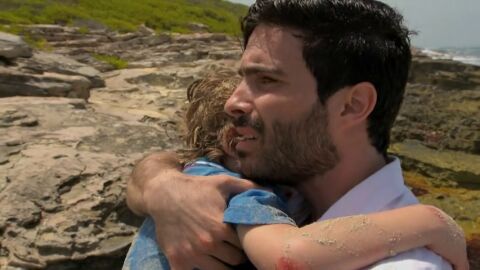 Frame 46.875165 de: Adri&aacute;n encuentra a Mauricio solo, perdido y deshidratado