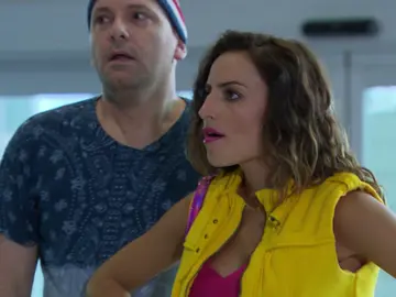 Poncho está en el hospital y Stella acude sin panza Poncho está en el hospital y Stella acude sin panza