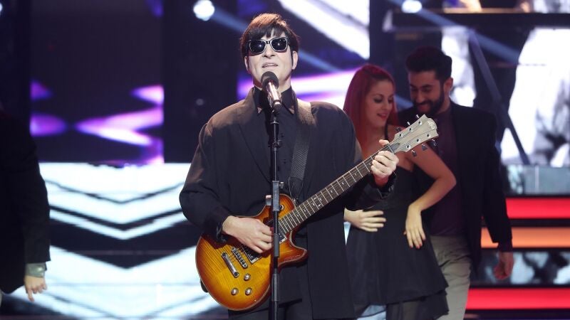 Serafín Zubiri, derroche de talento como Roy Orbison en un inigualable ‘You got it'