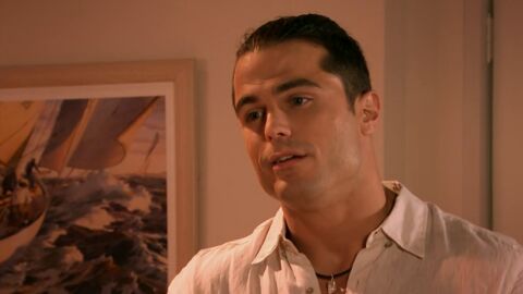 Frame 67.233765 de: Mau escribe una carta de amor a Valentina