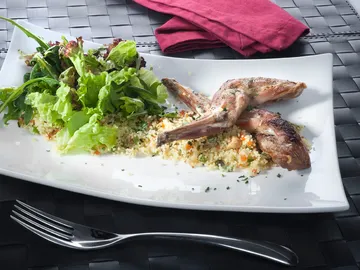 Ensalada de cuscús con conejo Ensalada de cuscús con conejo