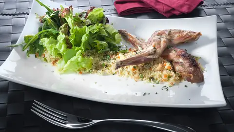 Ensalada de cuscús con conejo Ensalada de cuscús con conejo
