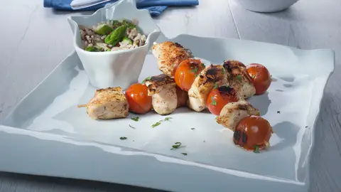 Brochetas de pavo y tomatitos cherry Brochetas de pavo y tomatitos cherry