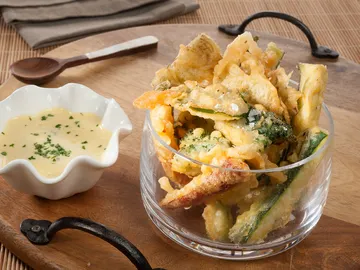 Tempura de verduras con alioli Tempura de verduras con alioli