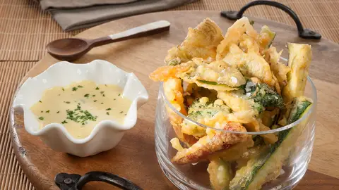 Tempura de verduras con alioli Tempura de verduras con alioli