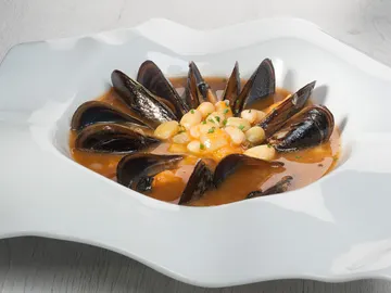 Pochas con mejillones Pochas con mejillones