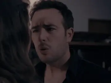 Julia: "No me parece una buena idea arreglar nuestros problemas en una cama" Julia: "No me parece una buena idea arreglar nuestros problemas en una cama"