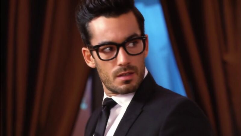 Esteban se mete en un lío tras hacer tratos con los Villalobos