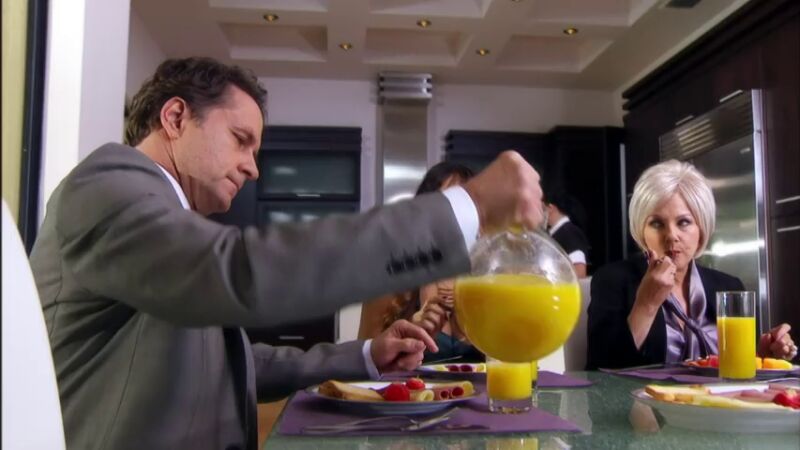 Alejandro busca desesperadamente a Rosario