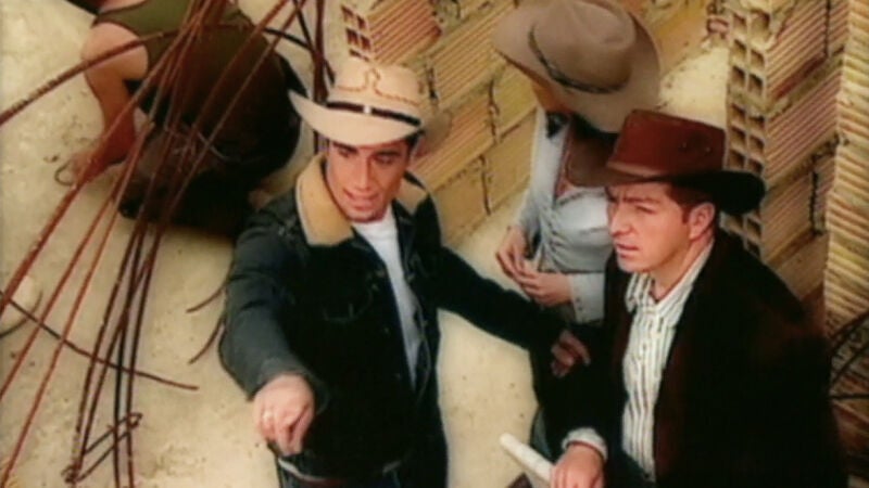 Franco Reyes comienza a construir su casa