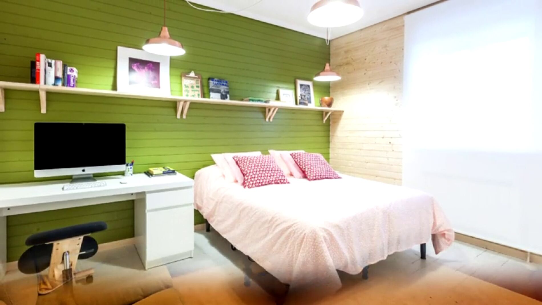 Dormitorio de estilo n&oacute;rdico con materiales naturales