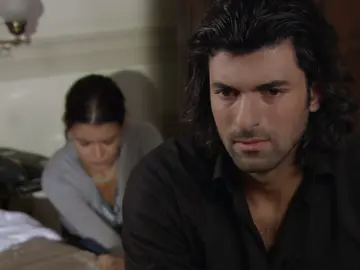 Kerim: "¿Qué te hice aquella noche?" Kerim: "¿Qué te hice aquella noche?"