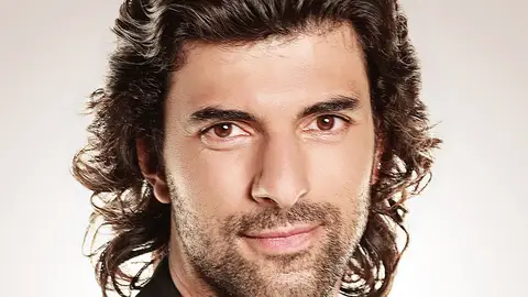 Kerim Ilgaz Interpretado por el actor Engin Akyüre