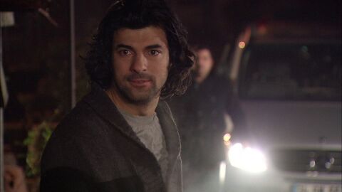 Kerim recibe una brutal paliza