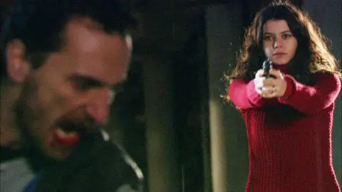 Kerim encuentra a Fatmagül y Mustafá y se desata la tragedia Kerim encuentra a Fatmagül y Mustafá y se desata la tragedia