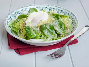 Ensalada con huevo y vinagreta de lata Ensalada con huevo y vinagreta de lata