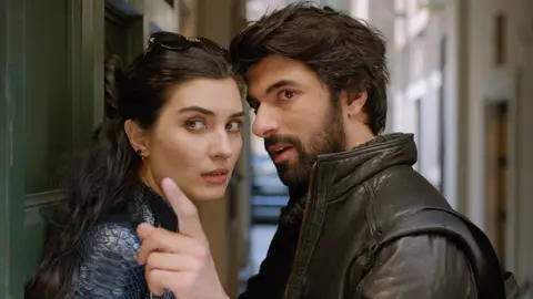 Elif y Ömar Amor de contrabando