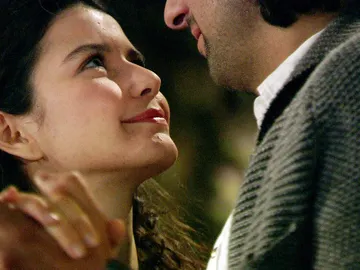 Kerim celebra su cumpleaños feliz con la familia y Fatmagül Kerim celebra su cumpleaños feliz con la familia y Fatmagül