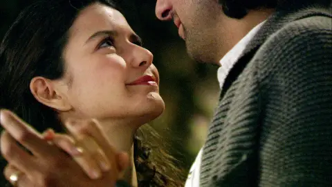 Kerim celebra su cumpleaños feliz con la familia y Fatmagül Kerim celebra su cumpleaños feliz con la familia y Fatmagül