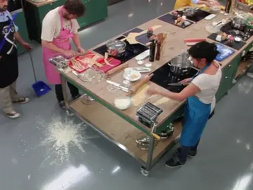 David de Jorge debe coger la escoba y barrer en el plató de El sabor es ciego David de Jorge debe coger la escoba y barrer en el plató de El sabor es ciego