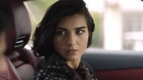 Elif, celosa Amor de contrabando