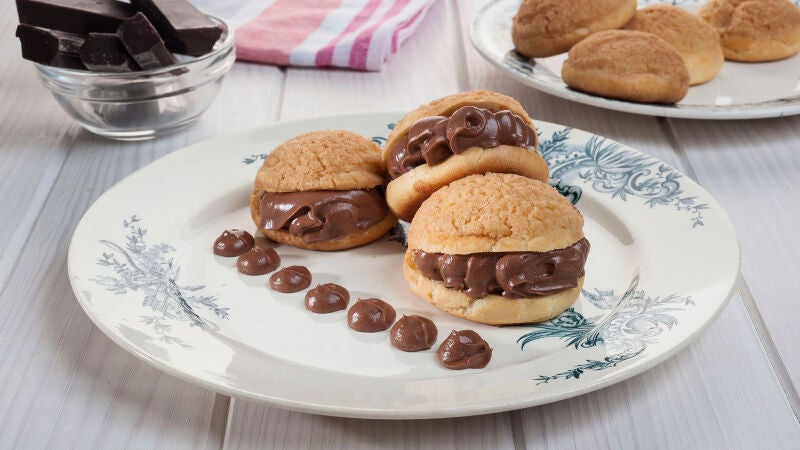 Profiteroles rellenos de chocolate
