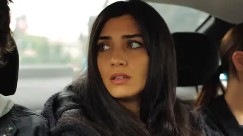 Elif Amor de contrabando