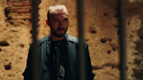 Metin a Mert: "Soy tu hermano, el hijo bastardo de tu padre"