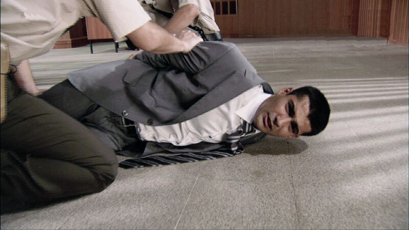 Ömer, traicionado por sus amigos y su mujer, ¿lograrán averiguar quién es?