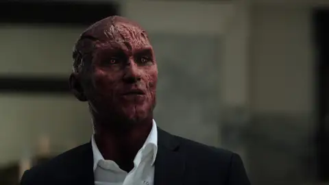 Chloe descubre quién es realmente Lucifer Chloe descubre quién es realmente Lucifer