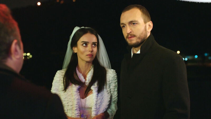 Nilüfer se casa en secreto con Metin