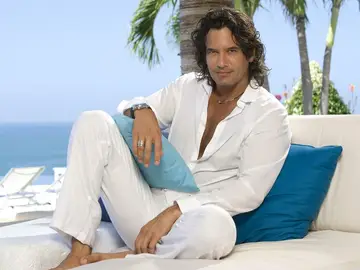 Mario Cimarro revoluciona Nova con 'El cuerpo del deseo' Mario Cimarro revoluciona Nova con 'El cuerpo del deseo'
