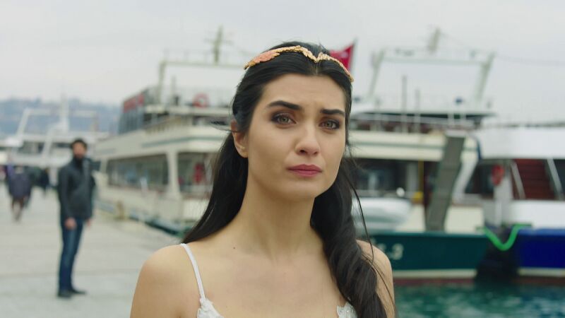 Ömar deja a Elif el día de su boda