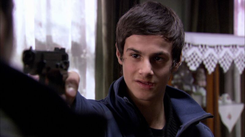 Eren está dispuesto a asesinar a Mert 