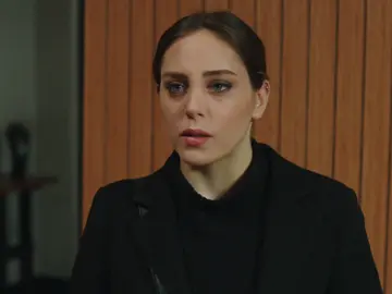 Ipek tiene algo muy importante que contarle a Elif Ipek tiene algo muy importante que contarle a Elif