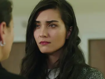 Elif apoya a la familia de Ömar tras el ataque al corazón de su madre Elif apoya a la familia de Ömar tras el ataque al corazón de su madre