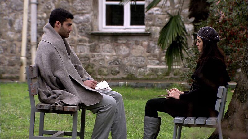 Ömer tiene algo muy importante que decir a Eysan