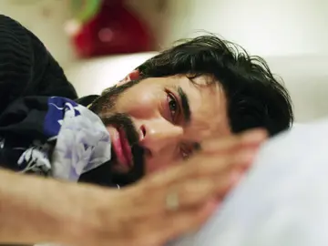 Ömar se siente muy triste sin Elif Ömar se siente muy triste sin Elif