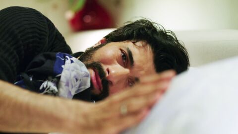 &Ouml;mar se siente muy triste sin Elif