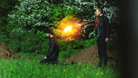 Fatih dispara a &Ouml;mar por la espalda