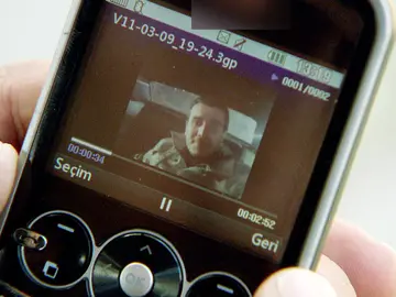 Mert se despidió de Ezel antes de morir Mert se despidió de Ezel antes de morir