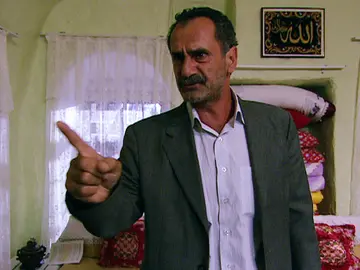 Celil prohibe a Dylan ir a la escuela Celil prohibe a Dylan ir a la escuela