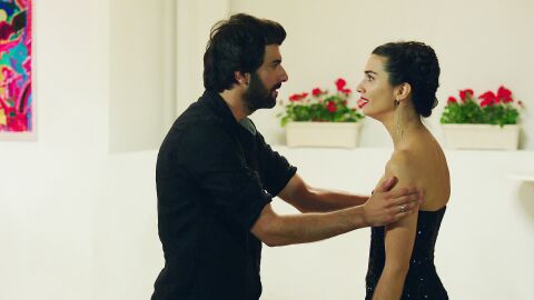 Elif no puede seguir con &Ouml;mar y lo abandona