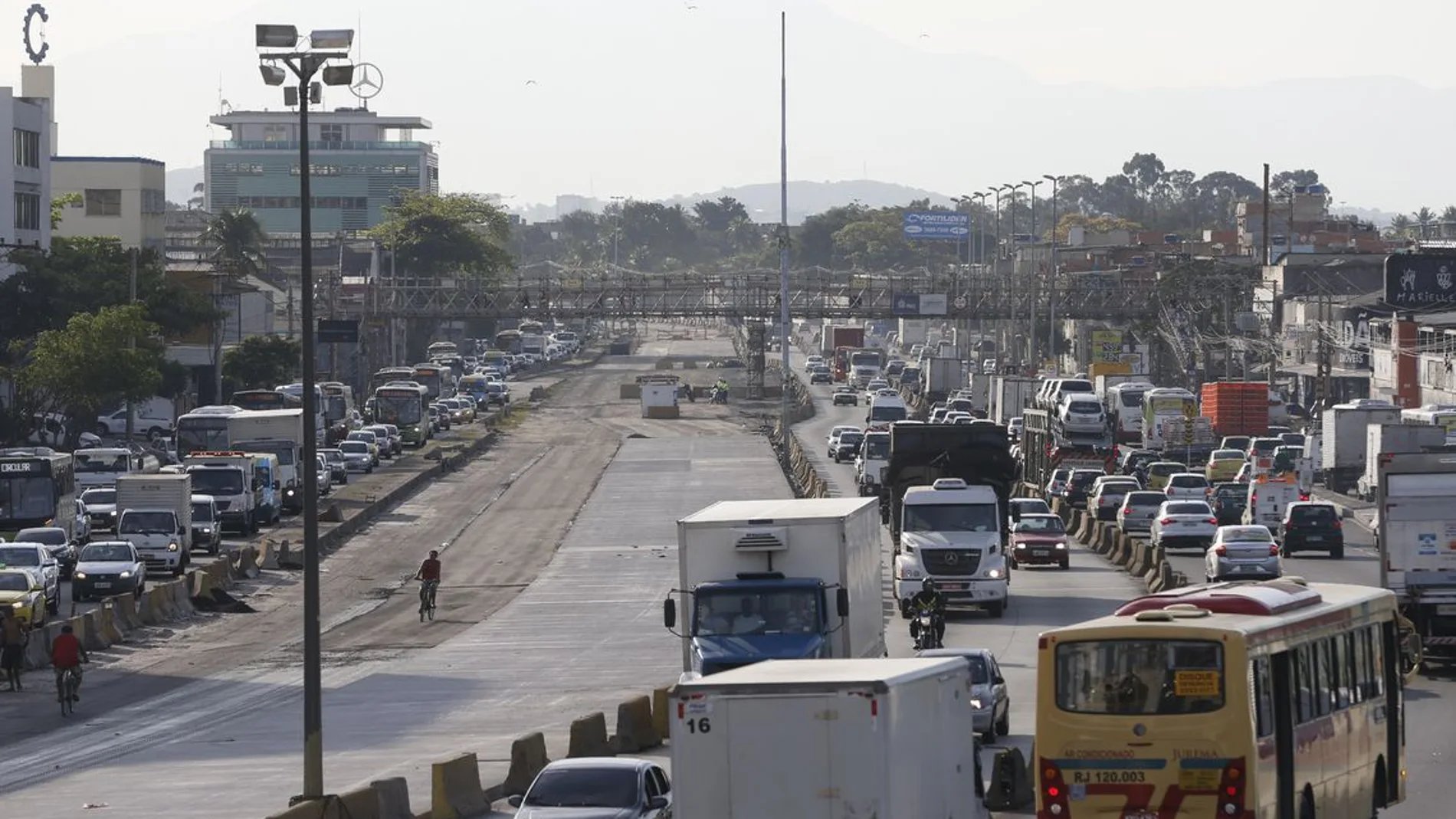 Nos adentramos en la calle principal de Río de Janeiro: Avenida Brasil